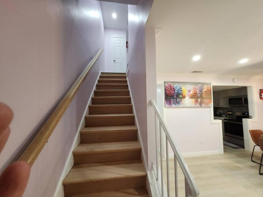 Modern Island Serenity!-Pet-Friendly Villa ヒルトンヘッドアイランド エクステリア 写真