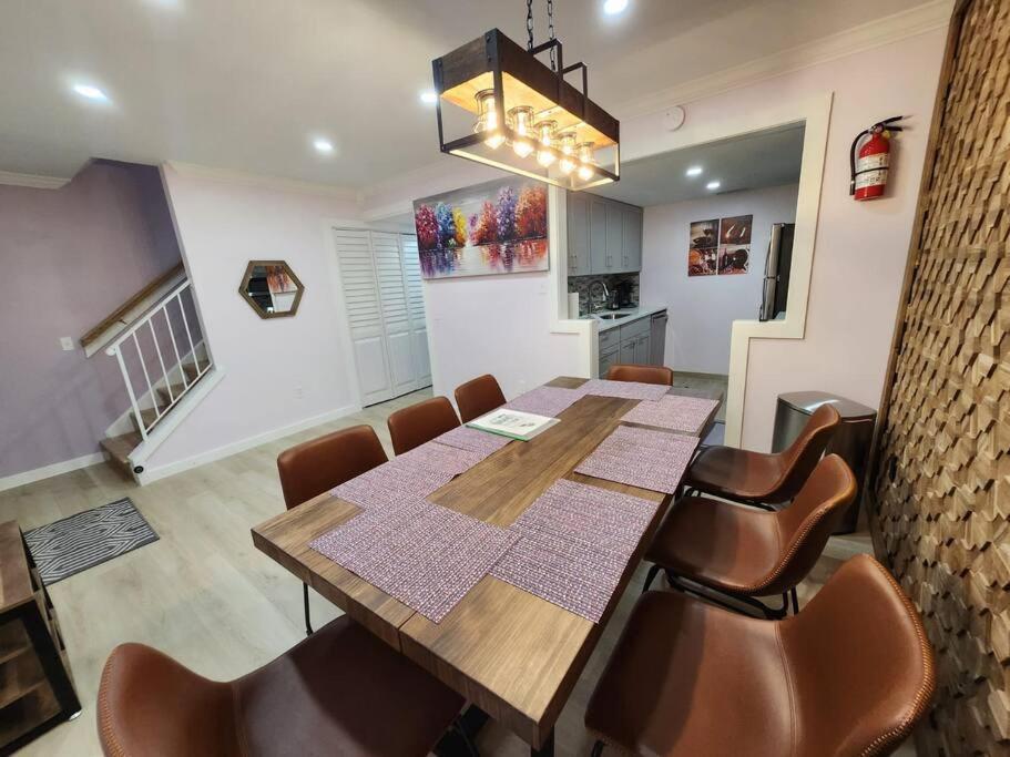Modern Island Serenity!-Pet-Friendly Villa ヒルトンヘッドアイランド エクステリア 写真
