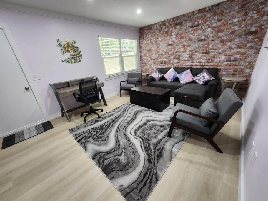 Modern Island Serenity!-Pet-Friendly Villa ヒルトンヘッドアイランド エクステリア 写真