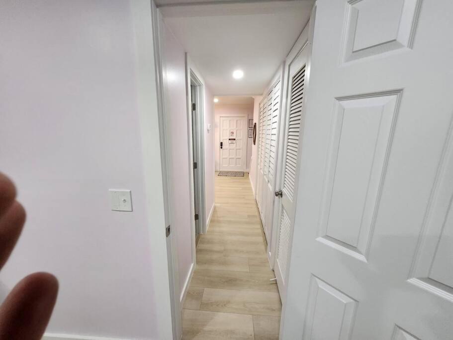 Modern Island Serenity!-Pet-Friendly Villa ヒルトンヘッドアイランド エクステリア 写真