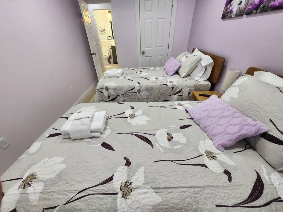 Modern Island Serenity!-Pet-Friendly Villa ヒルトンヘッドアイランド エクステリア 写真
