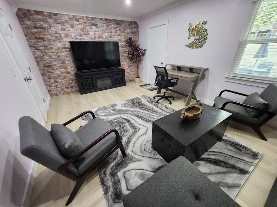 Modern Island Serenity!-Pet-Friendly Villa ヒルトンヘッドアイランド エクステリア 写真