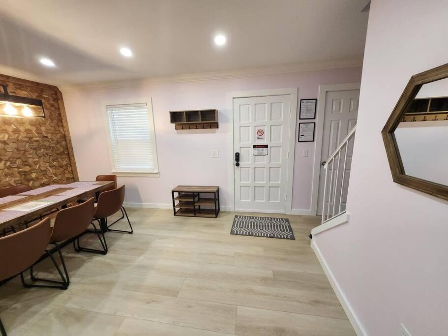 Modern Island Serenity!-Pet-Friendly Villa ヒルトンヘッドアイランド エクステリア 写真