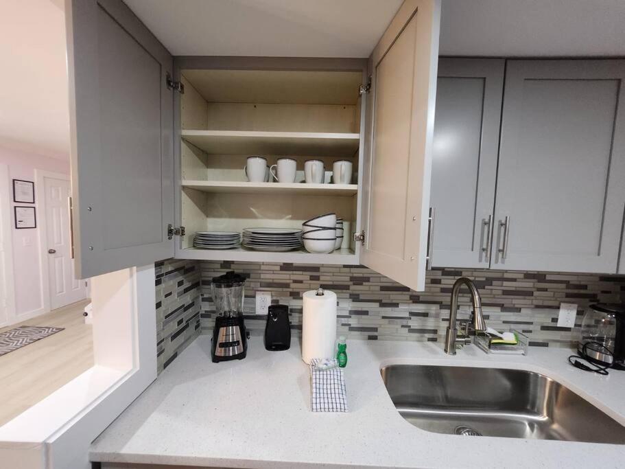 Modern Island Serenity!-Pet-Friendly Villa ヒルトンヘッドアイランド エクステリア 写真