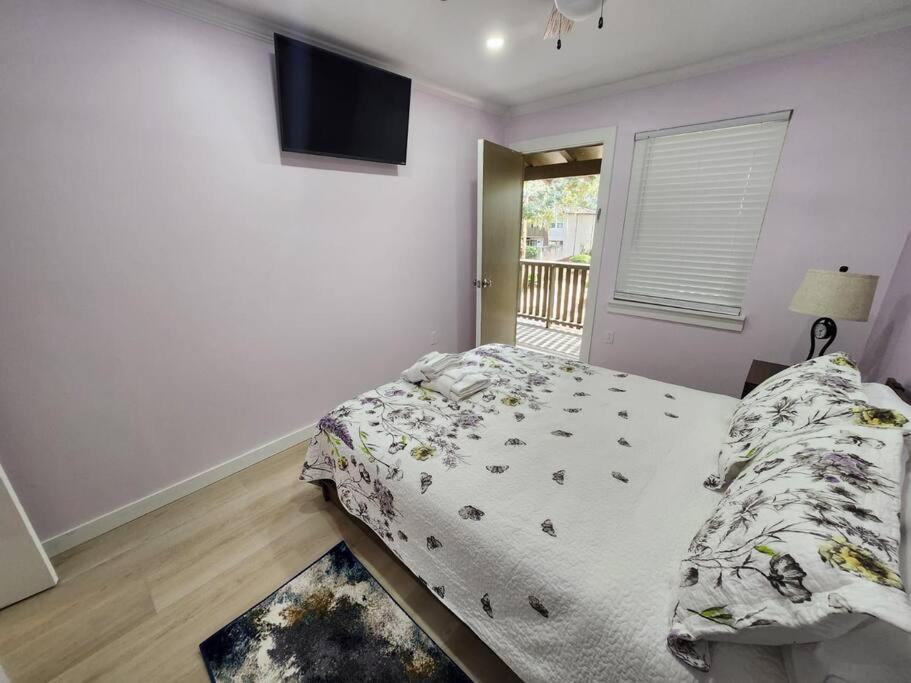 Modern Island Serenity!-Pet-Friendly Villa ヒルトンヘッドアイランド エクステリア 写真