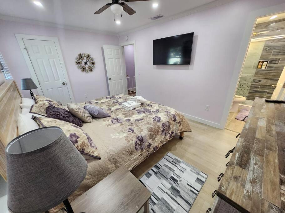 Modern Island Serenity!-Pet-Friendly Villa ヒルトンヘッドアイランド エクステリア 写真